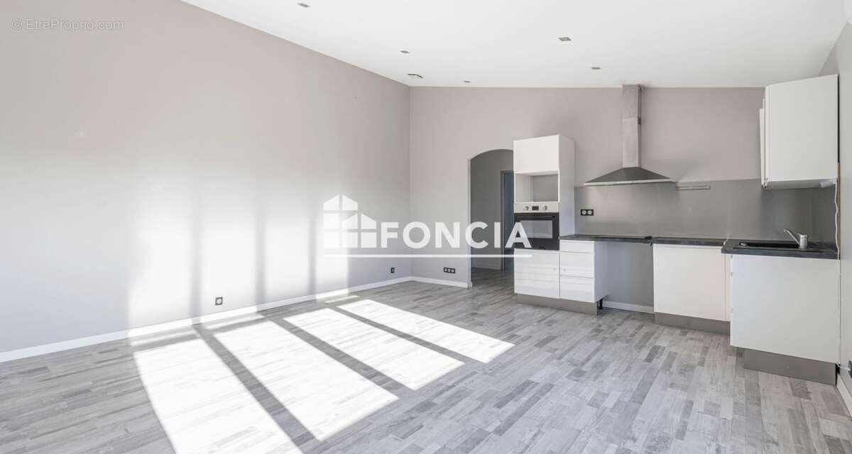 Appartement à PORT-DE-BOUC