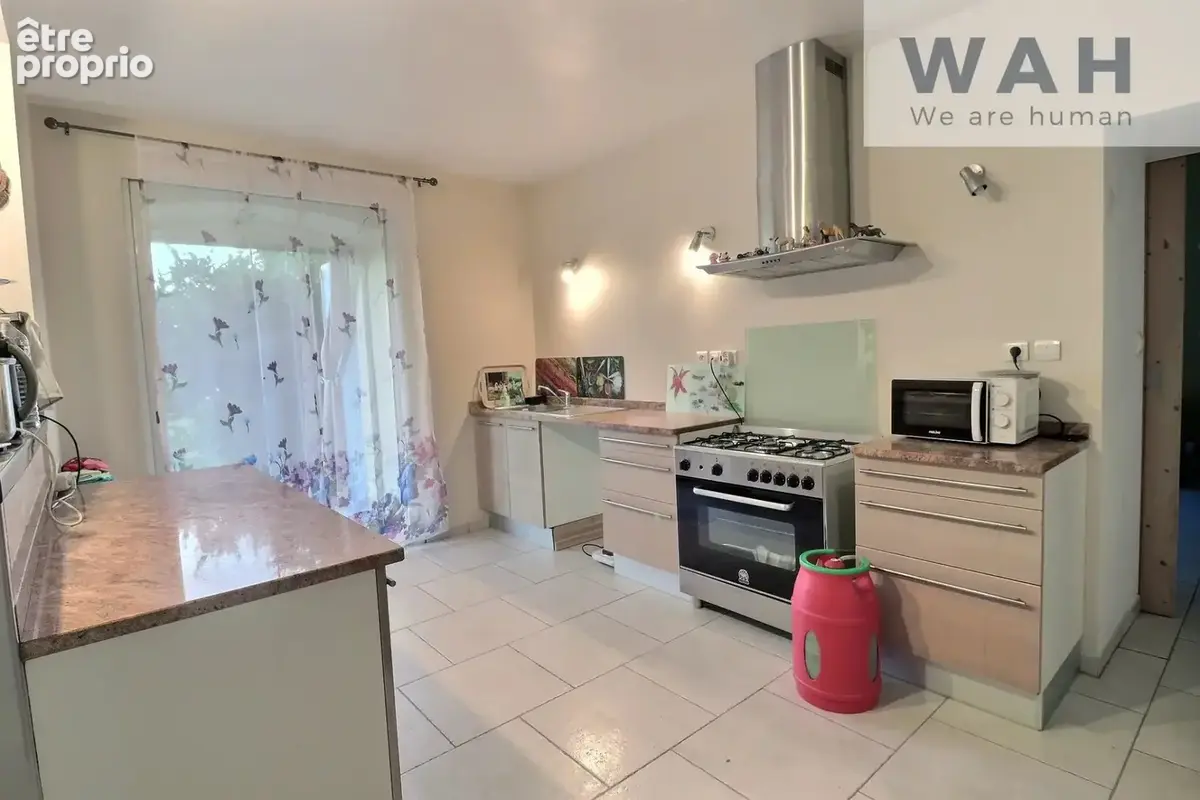 Vente mas de 200m2 et grange sur terrain de 711m2 et 4000m2 - photo 3