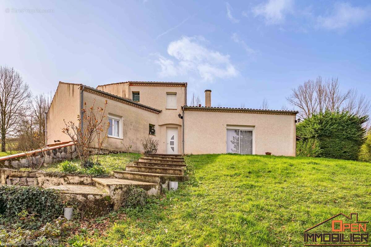 Appartement à ALLEZ-ET-CAZENEUVE