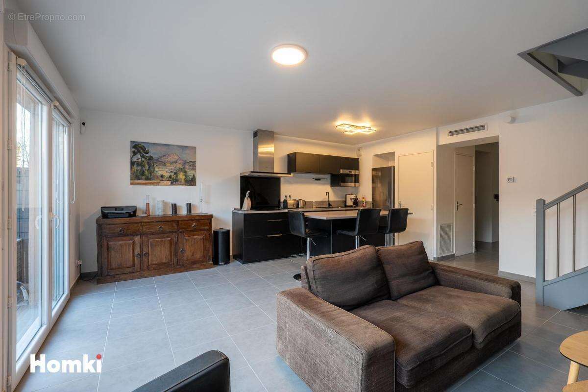 Maison à SIMIANE-COLLONGUE