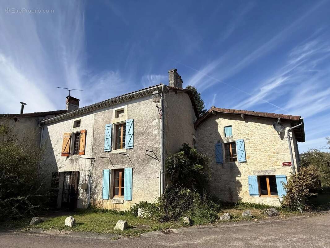 Maison à SAINT-PARDOUX-LA-RIVIERE