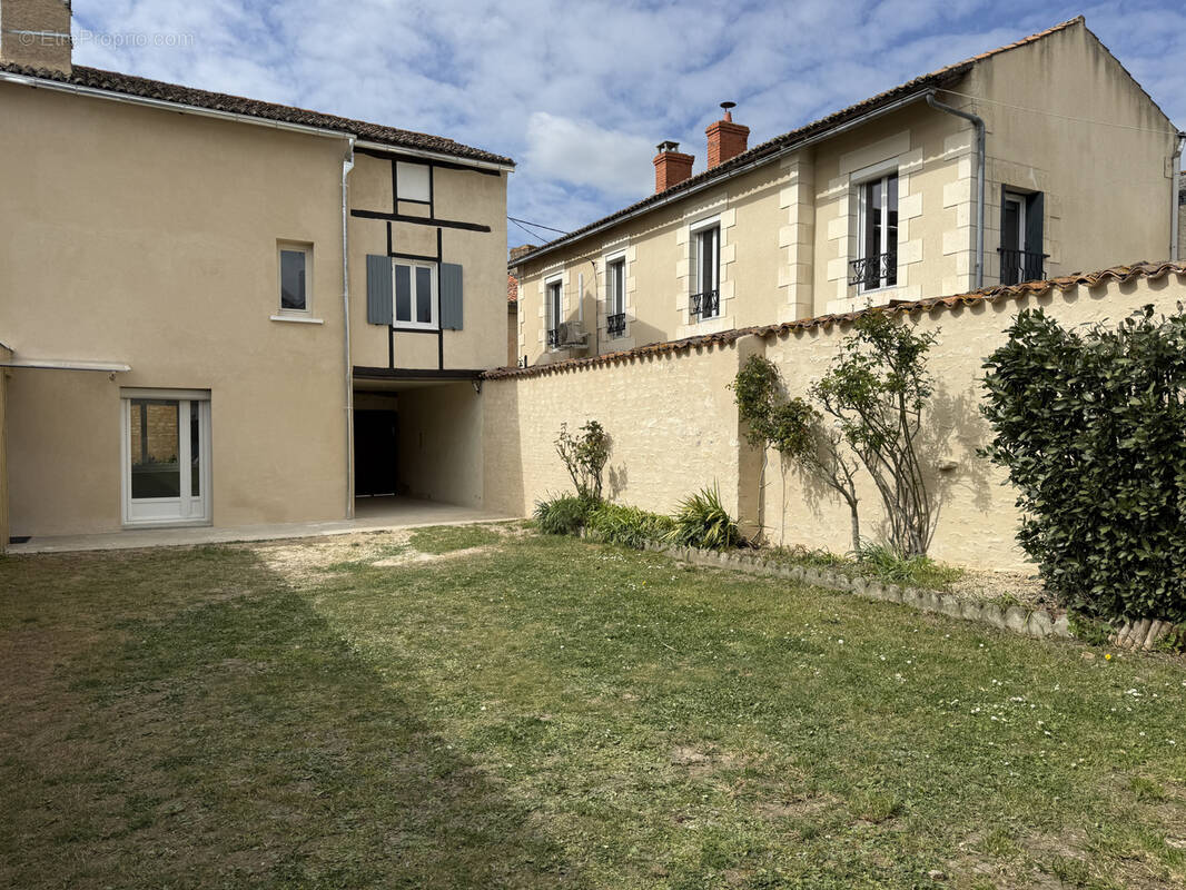 Maison à NEUVILLE-DE-POITOU