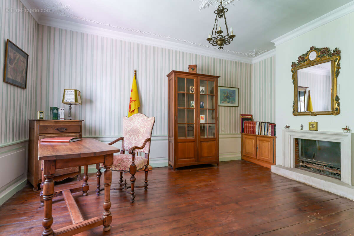 Maison à NEUILLE-LE-LIERRE