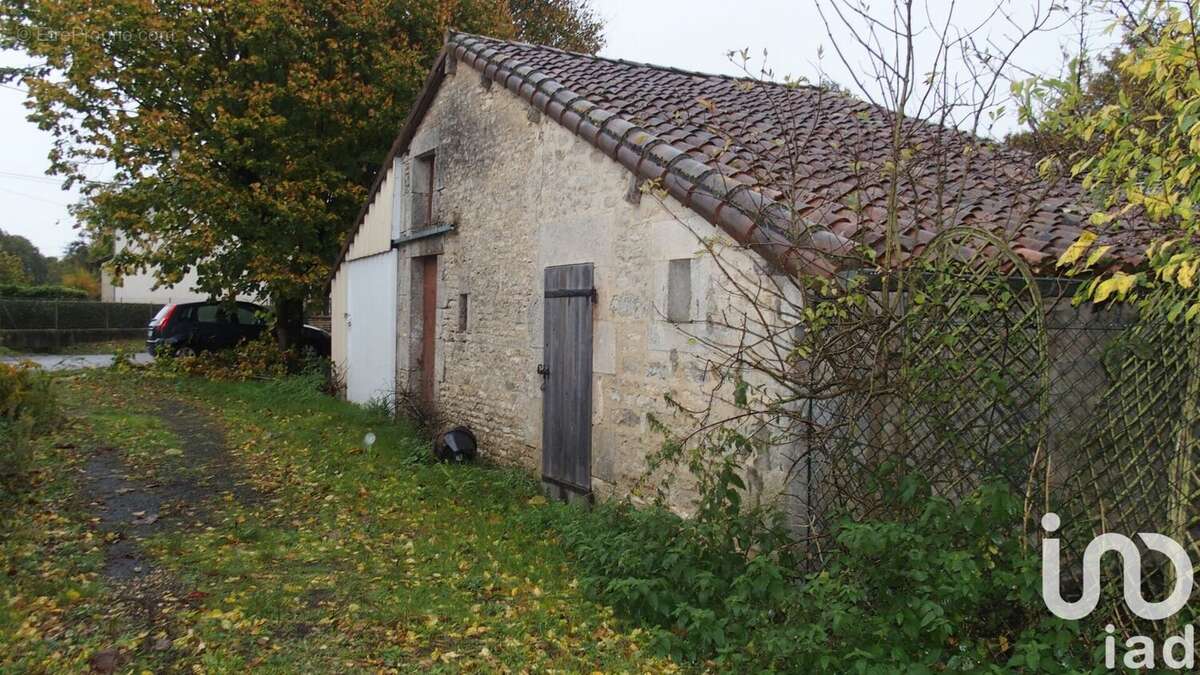 Photo 2 - Maison à USSON-DU-POITOU