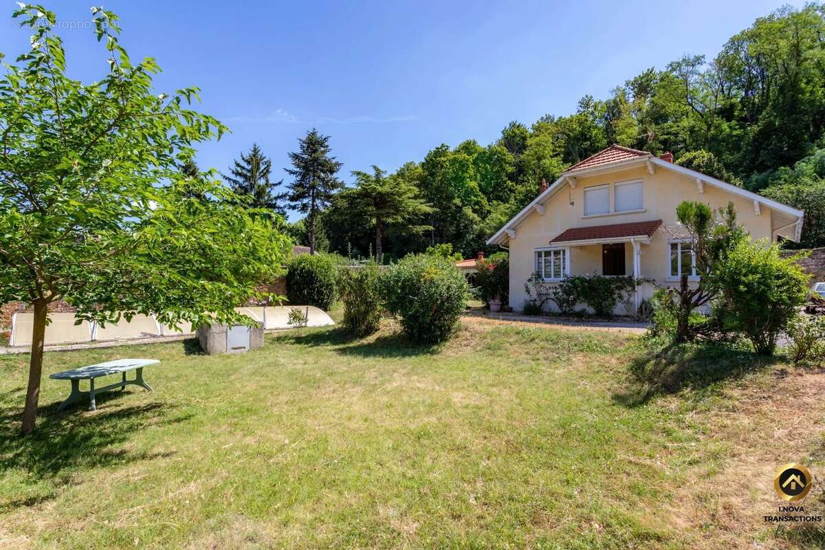 Maison 6 pièces de 150 m² en bord de Saône avec dépendance - photo 2