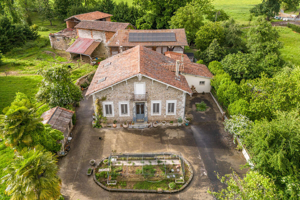Maison à LES TOURREILLES