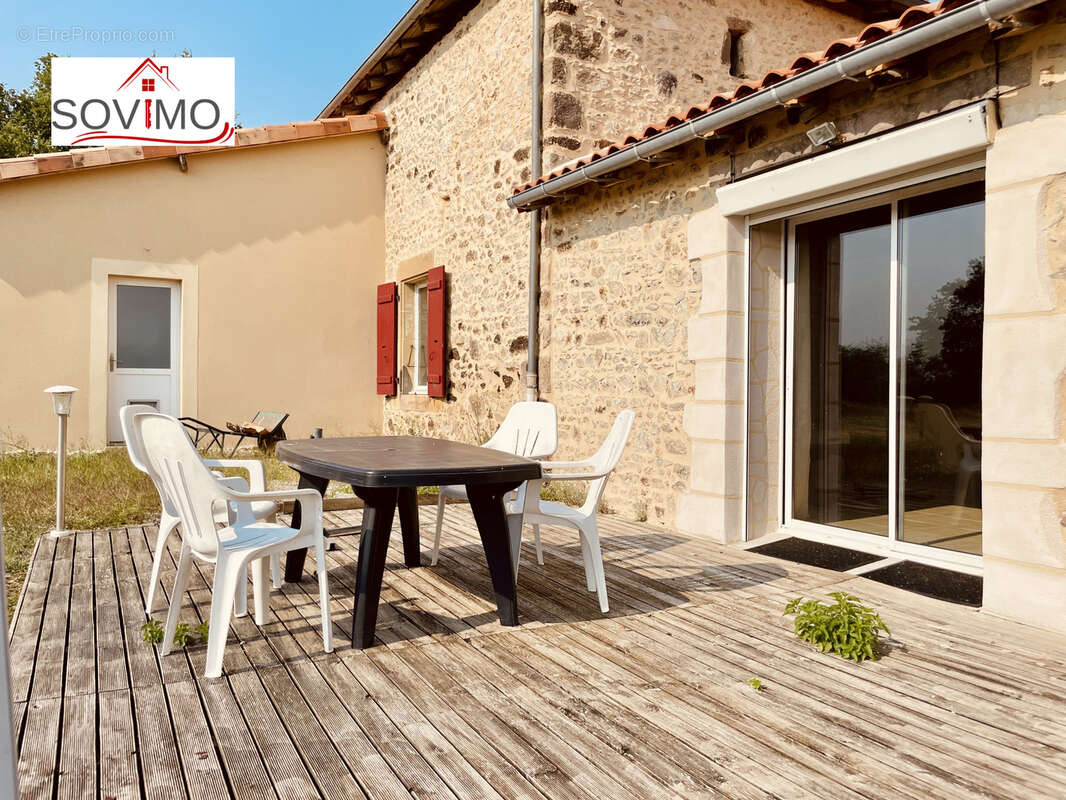 Laissez vous seduire par cette maison de campagne en pierre, nichée sur 3,41 ha en bord de rivière - photo 21
