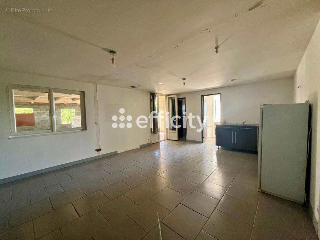 Maison à VENDEUVRE-DU-POITOU