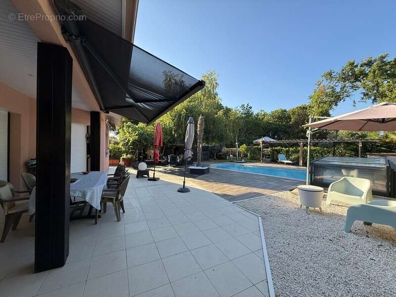 BIGANOS – Quartier recherché du VIGNEAU – Élégante propriété de 190 m² sur un magnifique terrain paysager de 2 370 m² avec pisci - photo 13