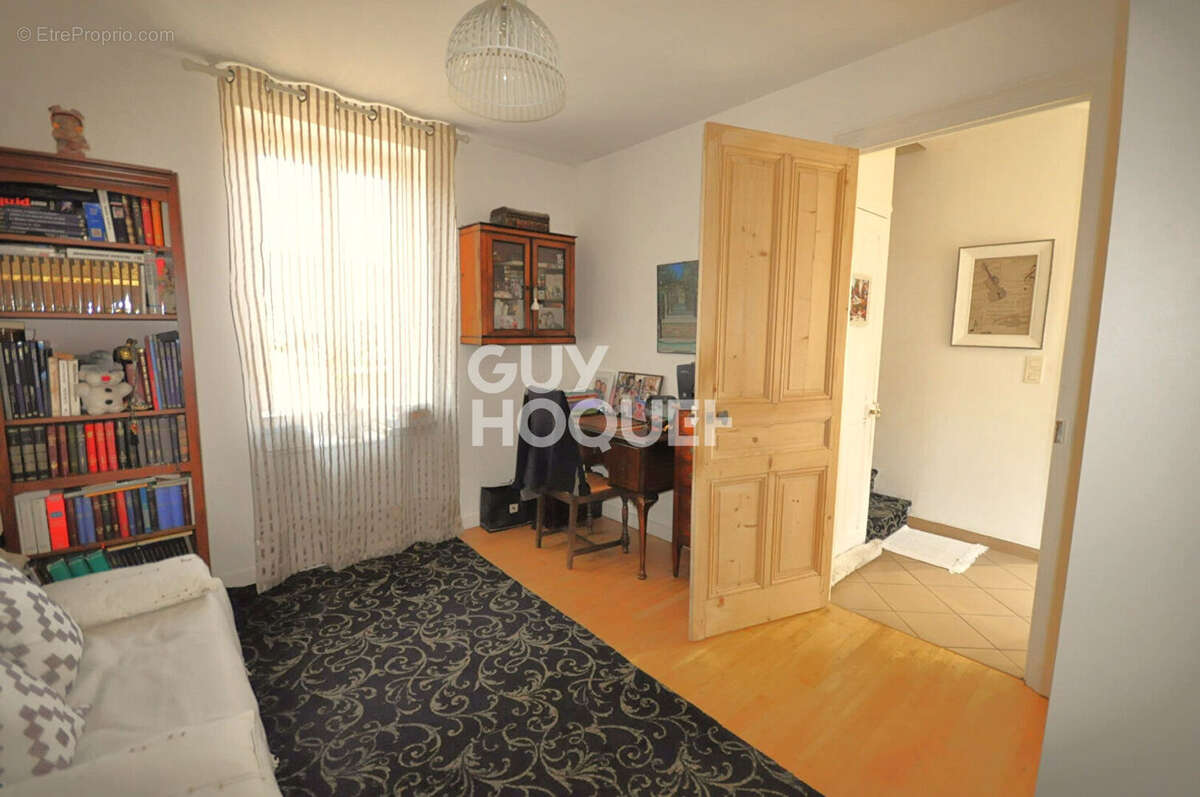 Maison à SAINT-GENIS-L'ARGENTIERE