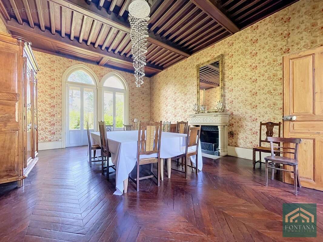 564 m² à Thiers  - photo 6