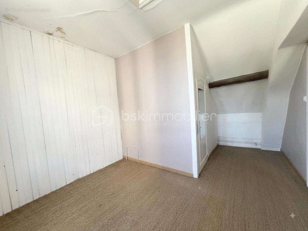 T2 de 30m² – Orléans, rue de Patay – Travaux à prévoir - photo 4