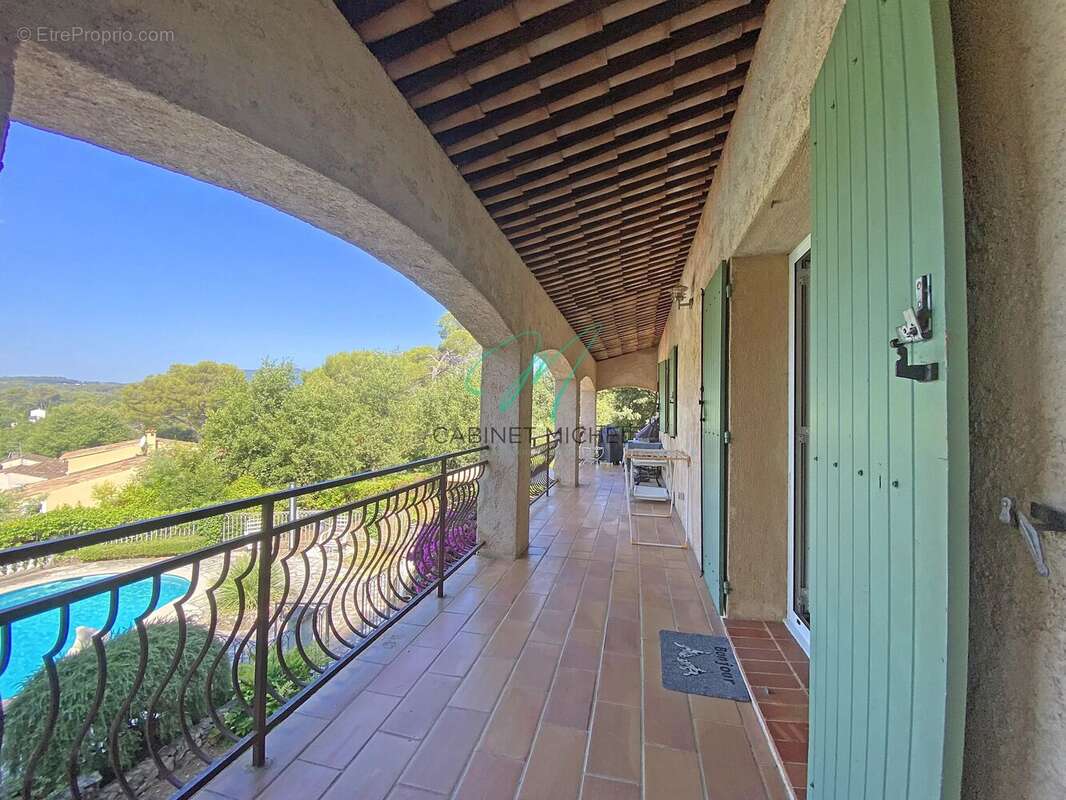 Maison à ROQUEFORT-LES-PINS