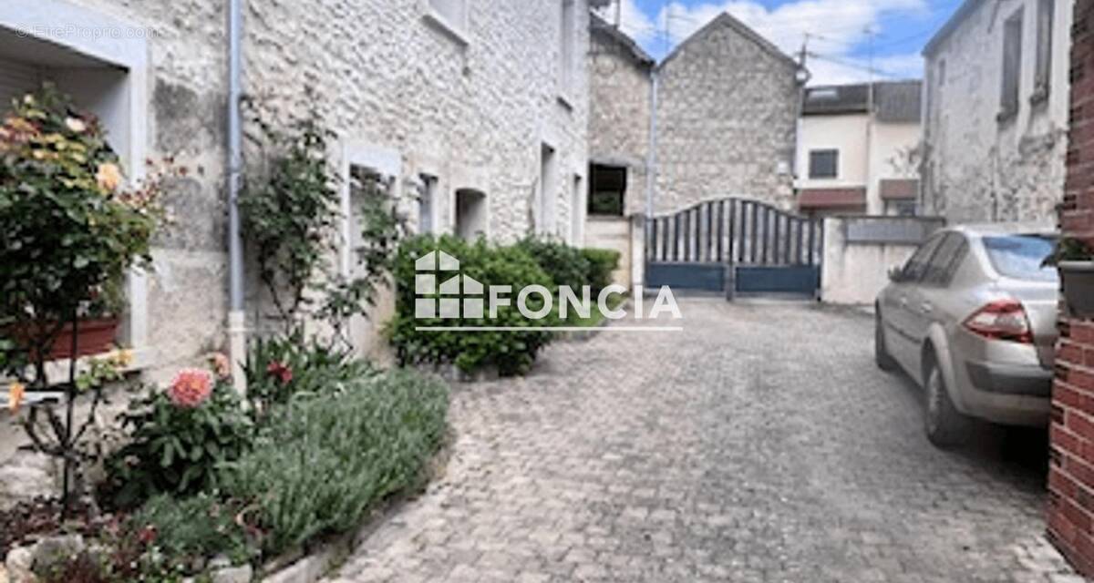Appartement à JUZIERS