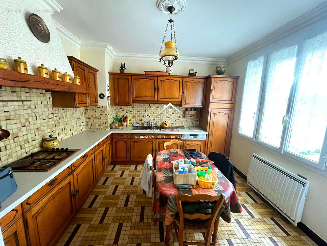 Cuisine A et E - Maison à PORT-DE-PILES