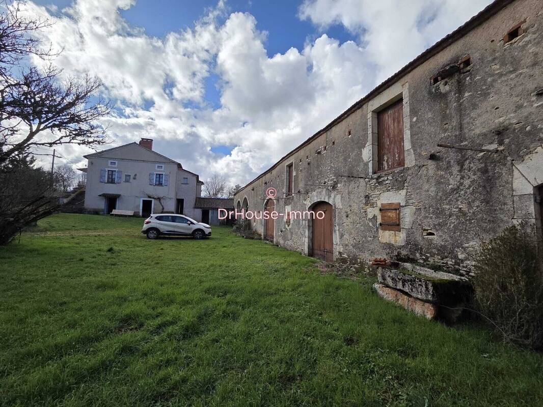 Maison à AUJOLS