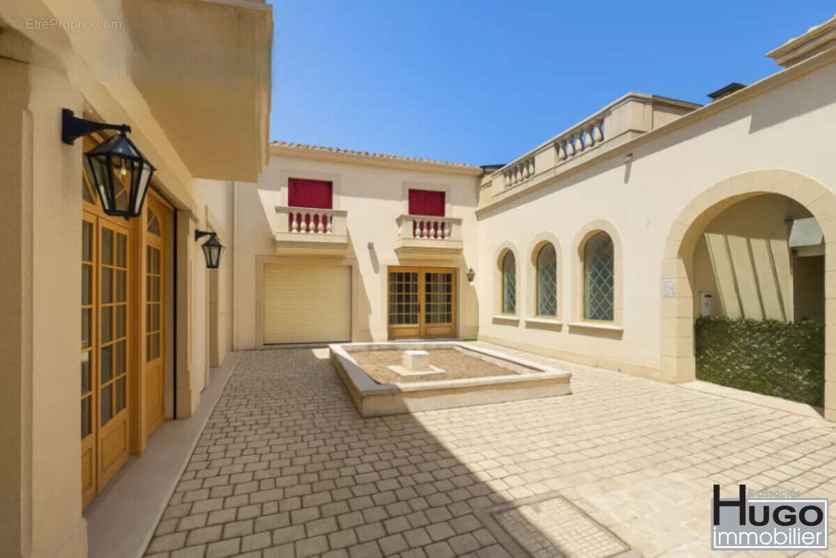 Commerce à SAINTE-EULALIE