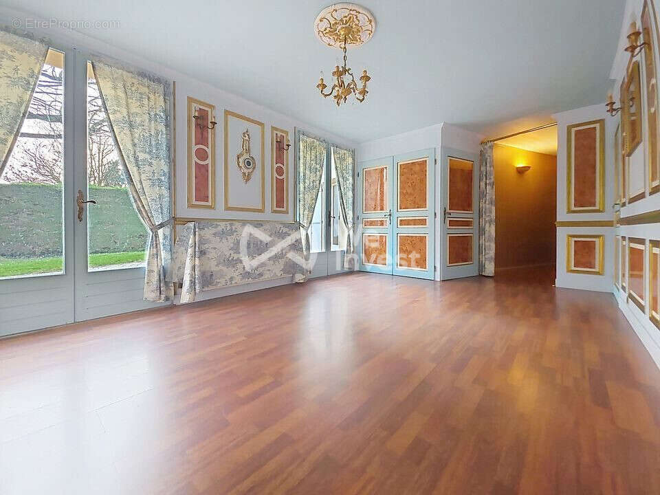 Maison à SERRIS