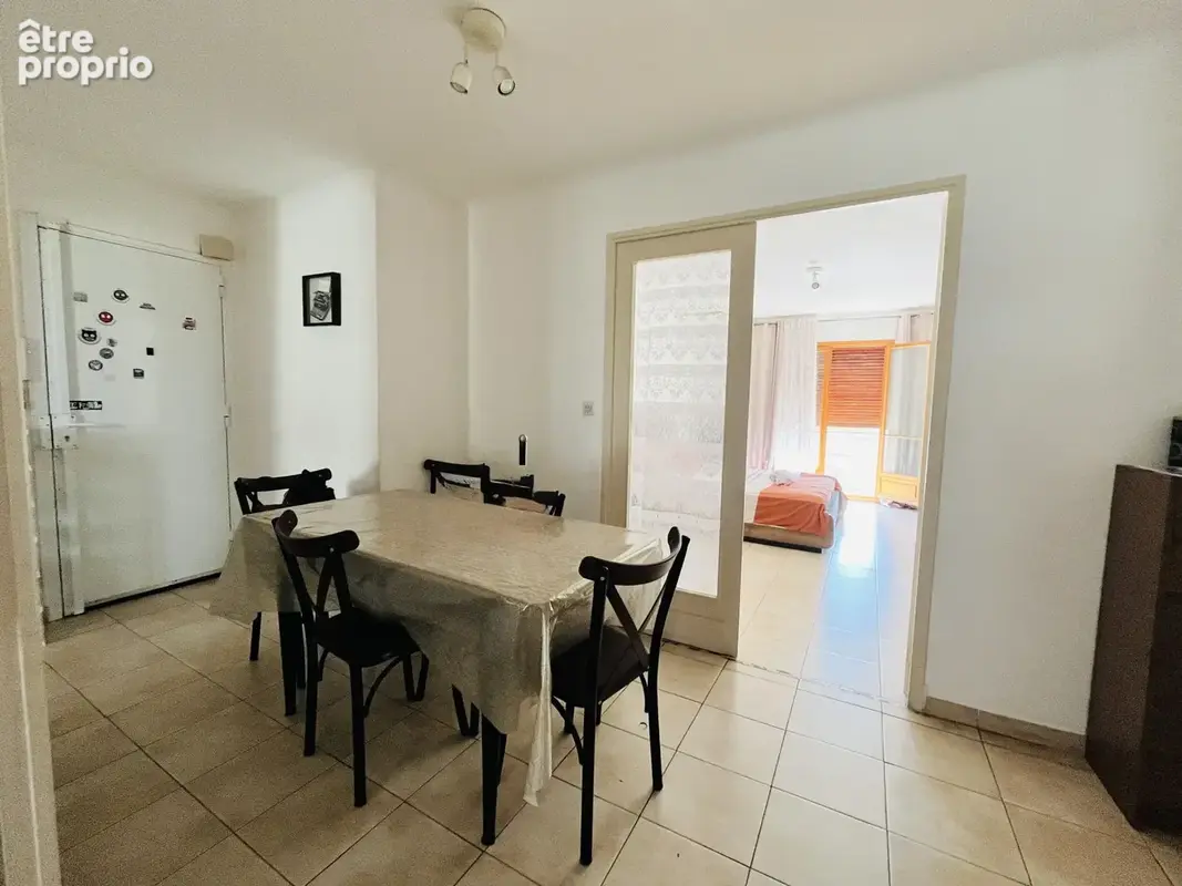 Appartement T4 vendu loué avec balcon et cave à Marseille 3ème - photo 6