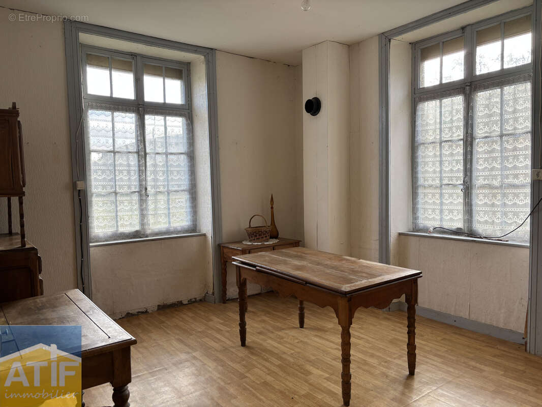 Maison à SAINT-ROMAIN-D'URFE