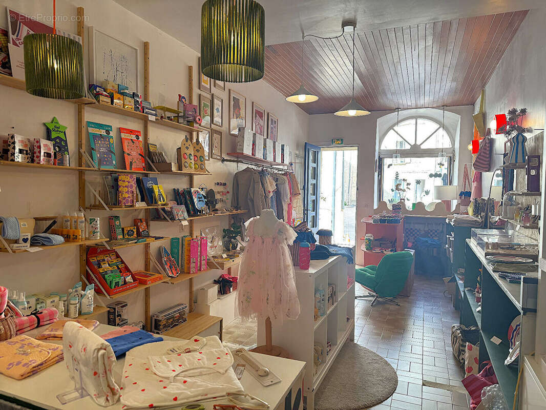 Commerce à VILLENEUVE-LES-AVIGNON