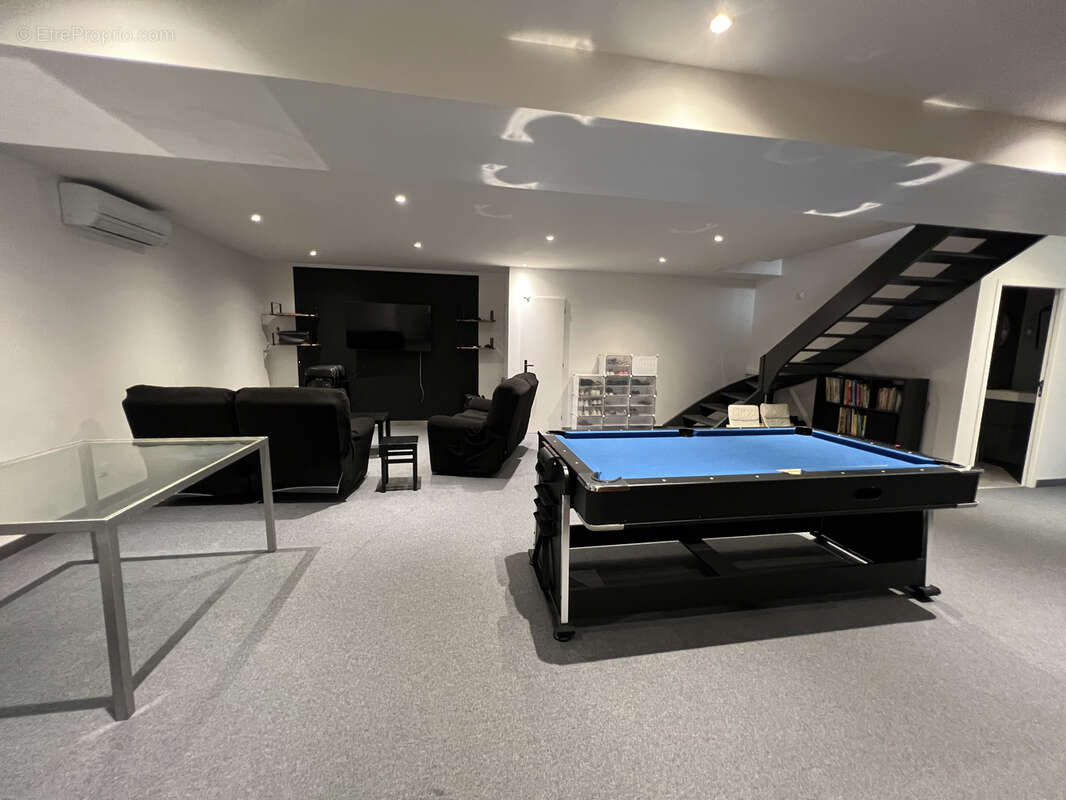 Maison à SAINT-LAURENT-DU-PAPE