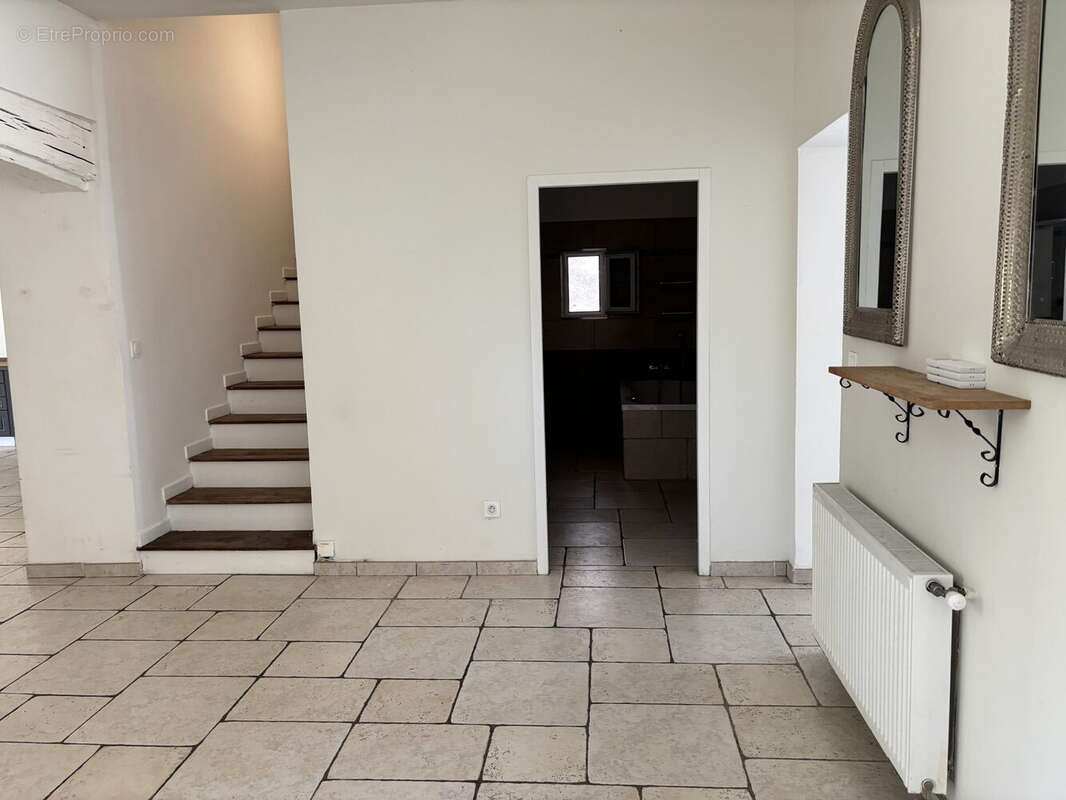 Maison 213 m² à Romans-Sur-Isere  - photo 8