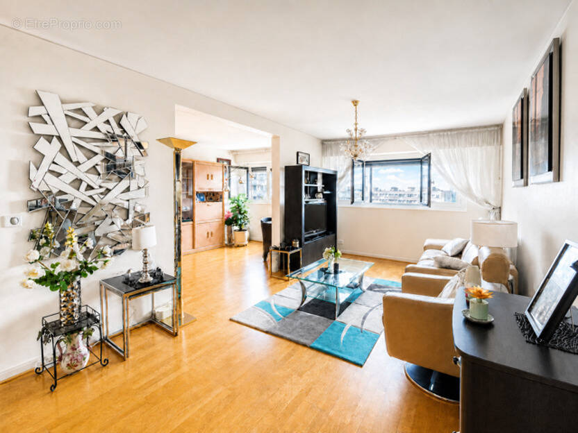 Appartement à COURBEVOIE