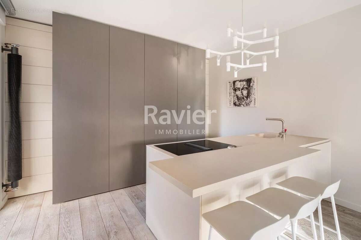 Appartement à PARIS-16E