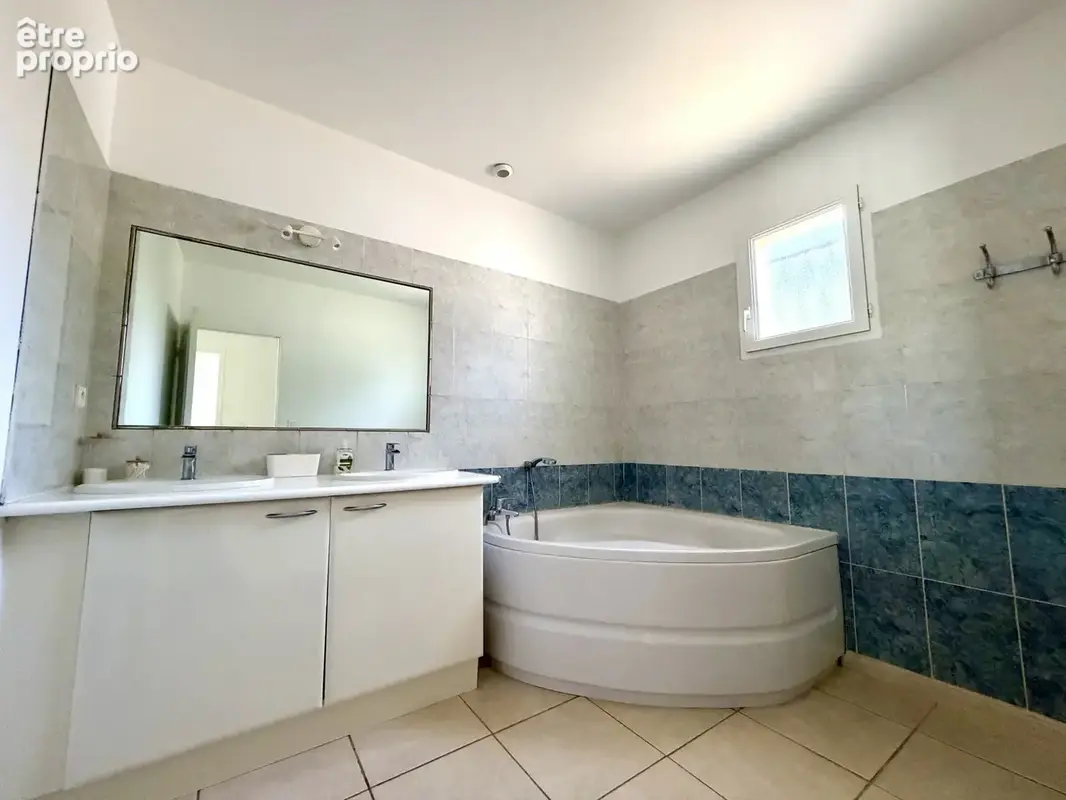 Saint-Gilles, villa dans un ensemble immobilier, T5 de plain pied lumineux avec jardin et terrasse - photo 12