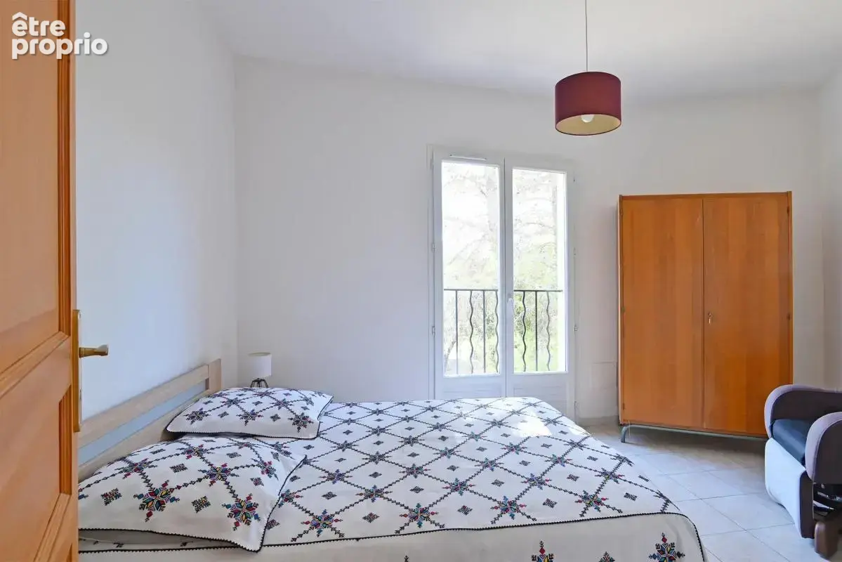 Maison de 11 pièces d'environ 130 m² à Nîmes avec piscine - photo 8