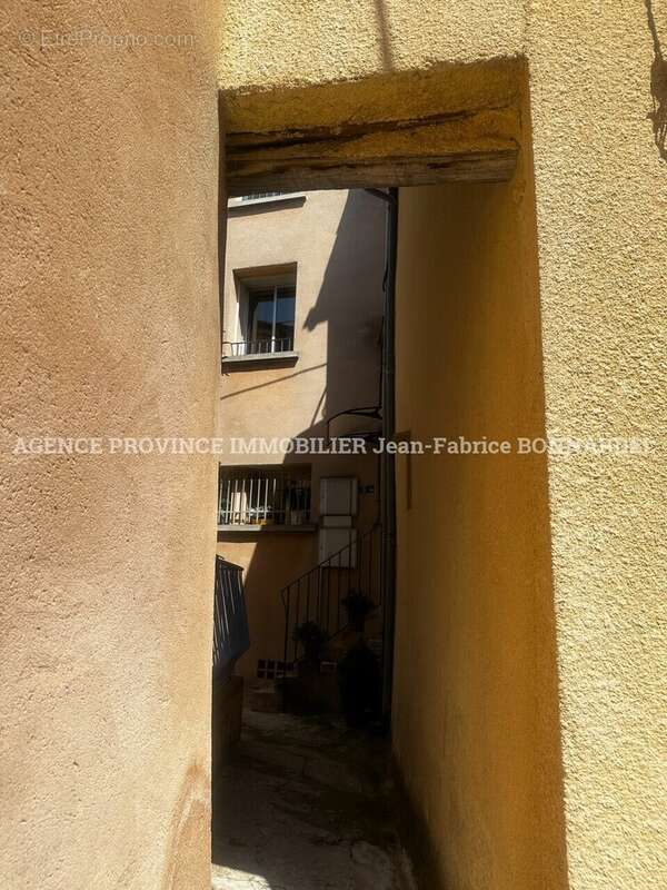 Appartement à VALREAS