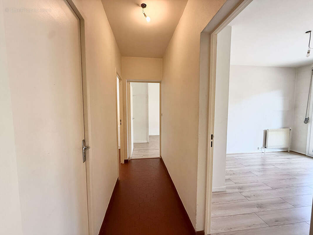 T4 - 89 m²  + 2 balcons - Hôtel de ville de Caluire et Cuire - photo 5