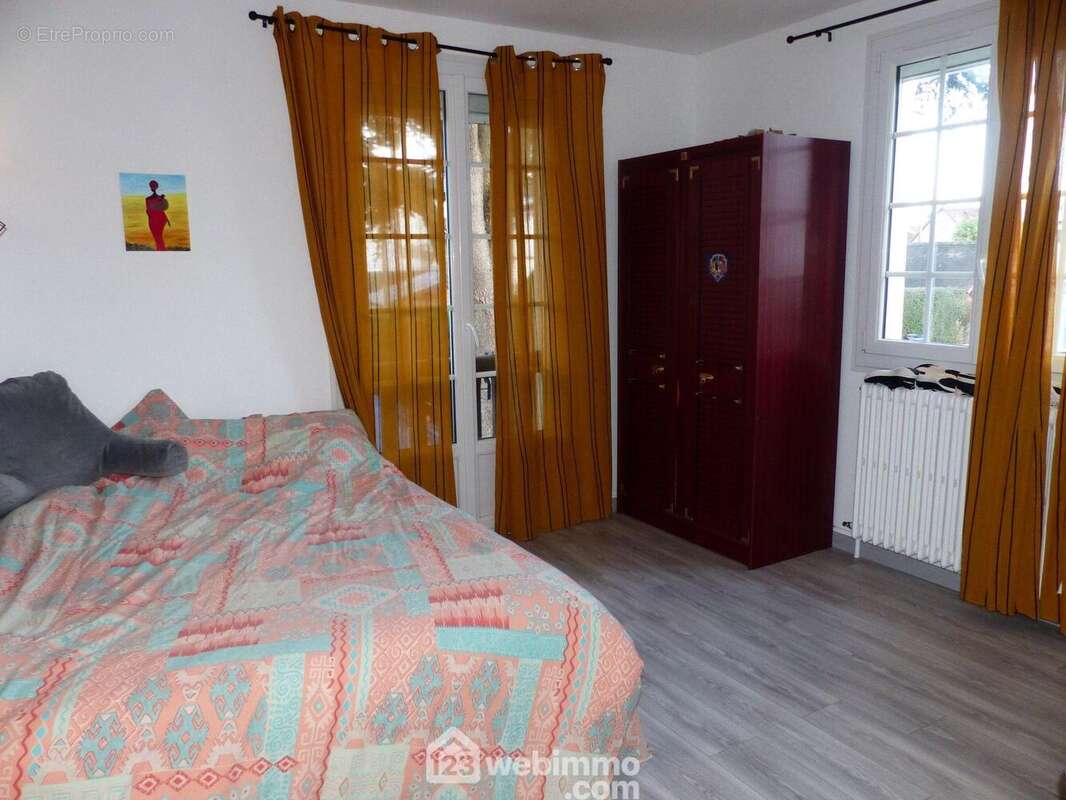 Une chambres de 12,5 m²; à ses côtés... - Maison à BIHOREL