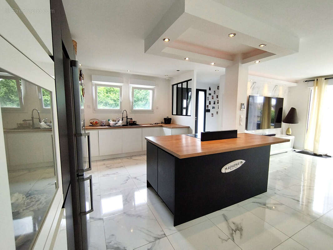 Maison à LA VILLE-AUX-DAMES