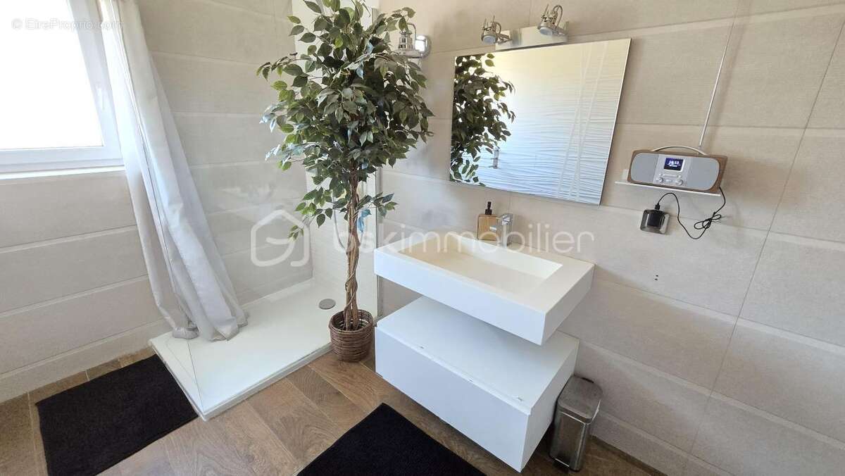 Maison avec piscine et garage - photo 6