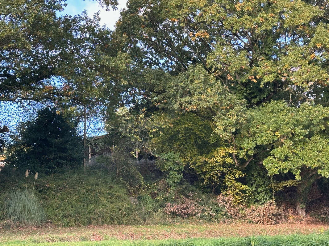 Parking à SAINT-LORMEL