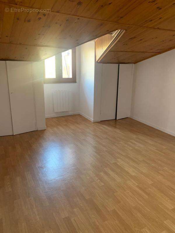Appartement à NEGREPELISSE