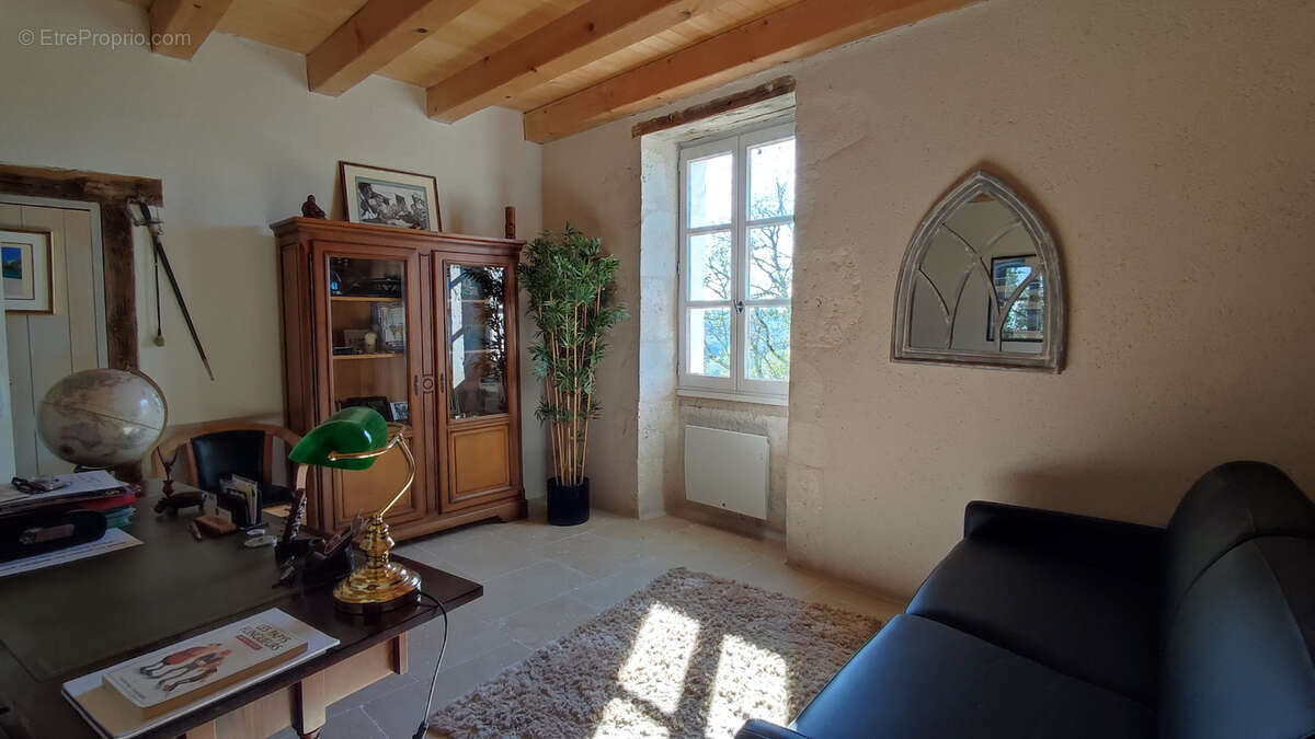 Maison à MONTAIGU-DE-QUERCY