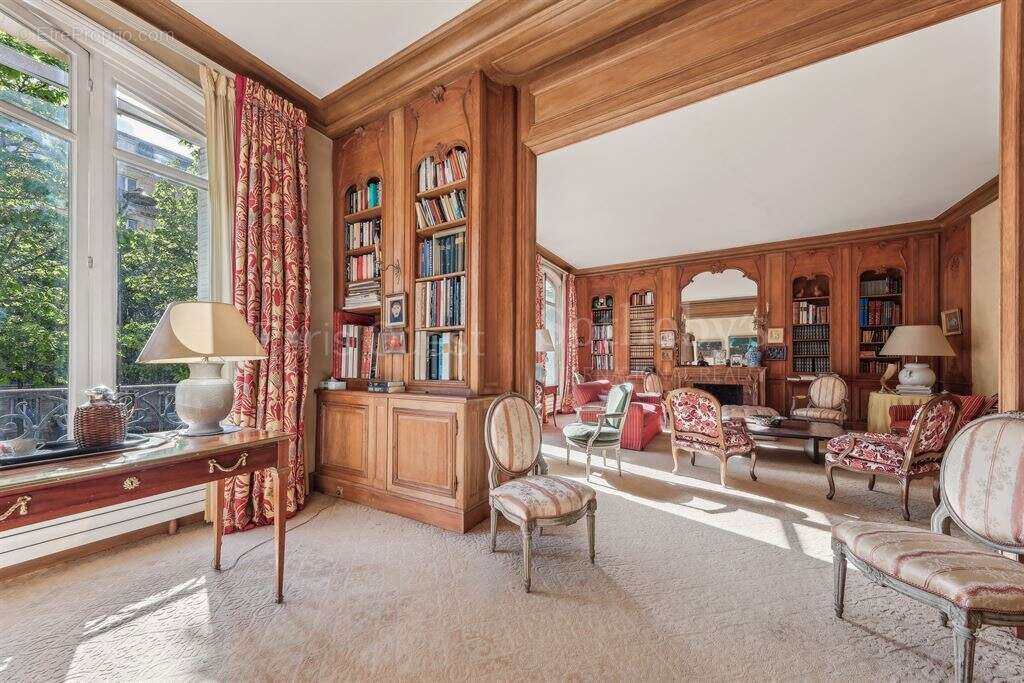 Appartement à PARIS-16E