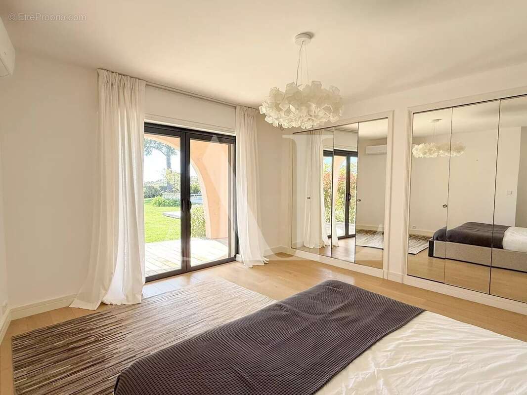 Maison à VALLAURIS