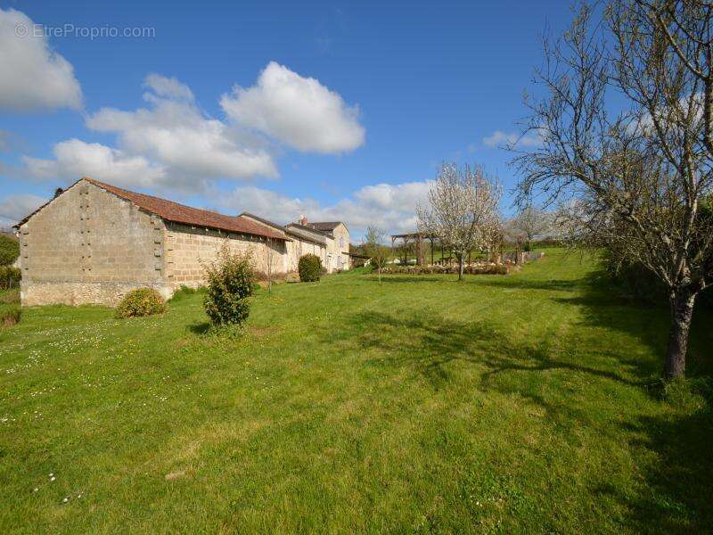 Maison à LA ROQUILLE