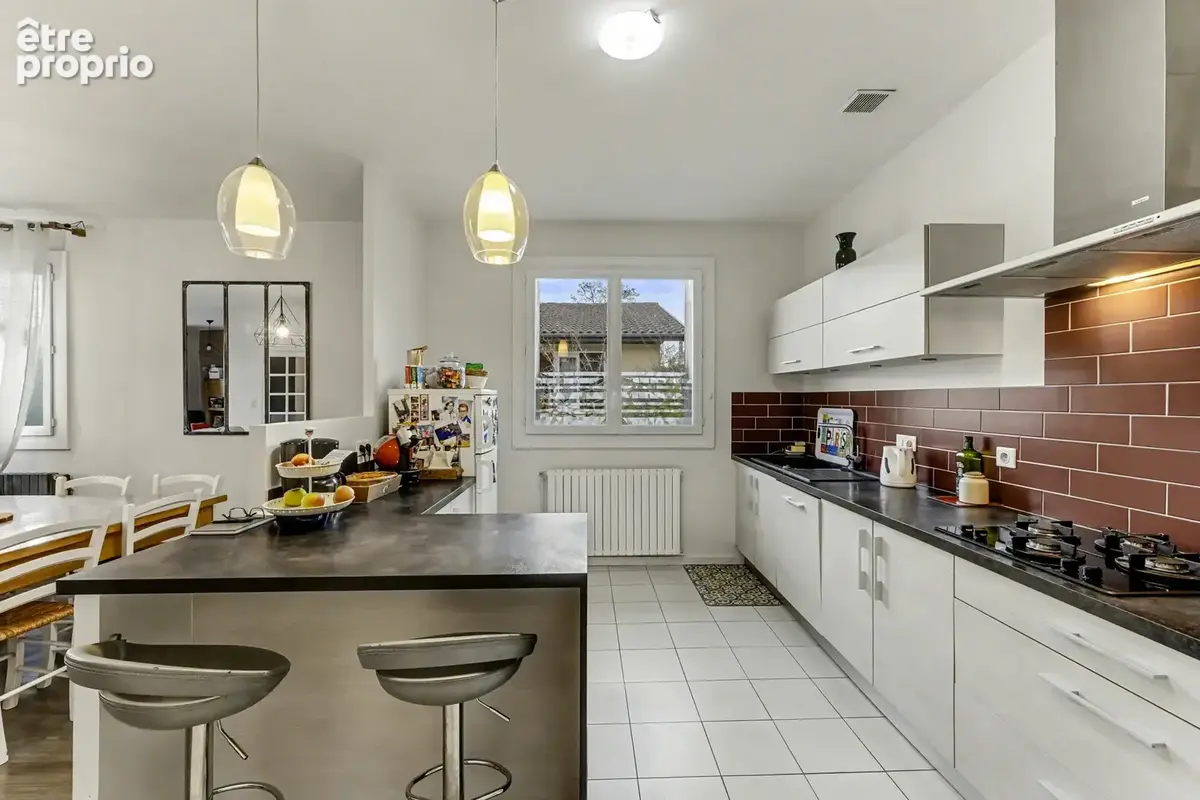 Maison 4 chambres - Espace indépendant - Garage double 53 m2 - Lac Saint-Caprais à pied - photo 2