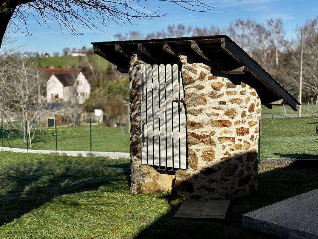 Maison à NEUVIC-ENTIER