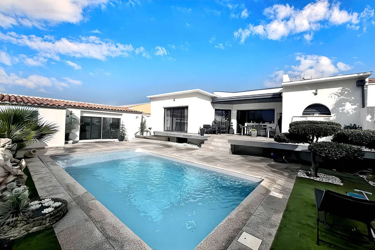 Maison à SAINTE-SOULLE