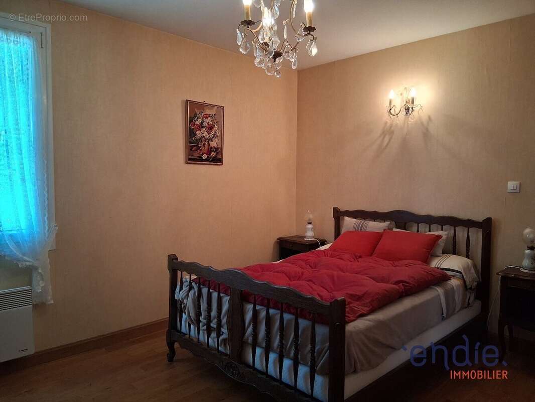 Maison à SAINT-BONNET-TRONCAIS