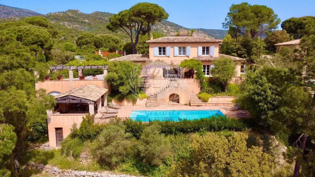 Maison à PLAN-DE-LA-TOUR