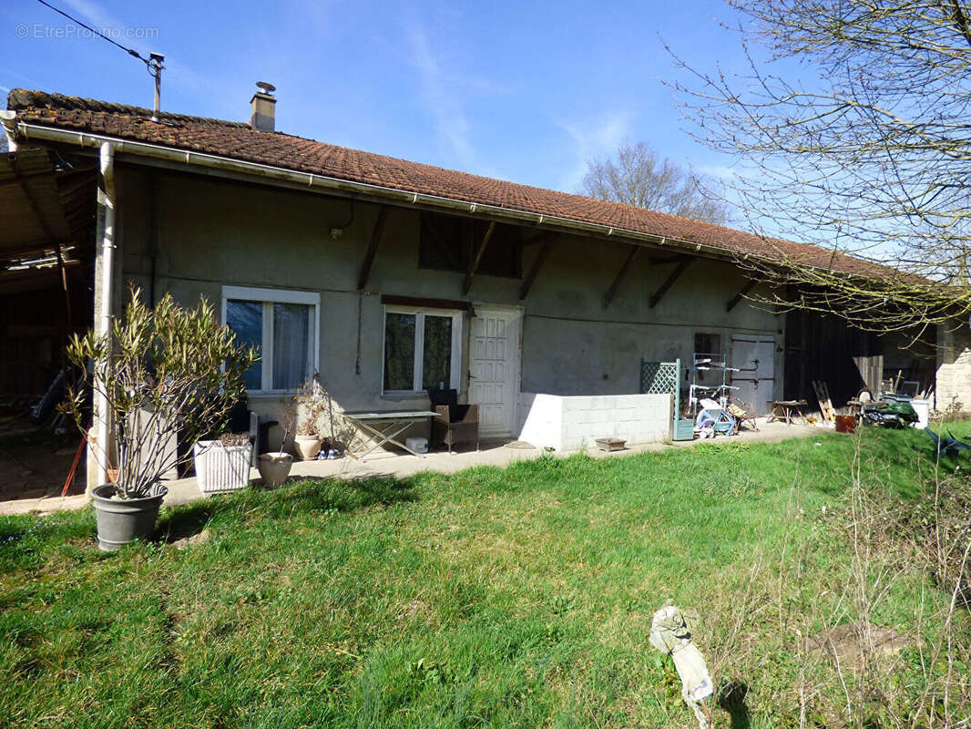 Maison à SAINT-TRIVIER-DE-COURTES