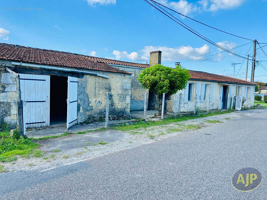Maison à SAINT-GERMAIN-D'ESTEUIL