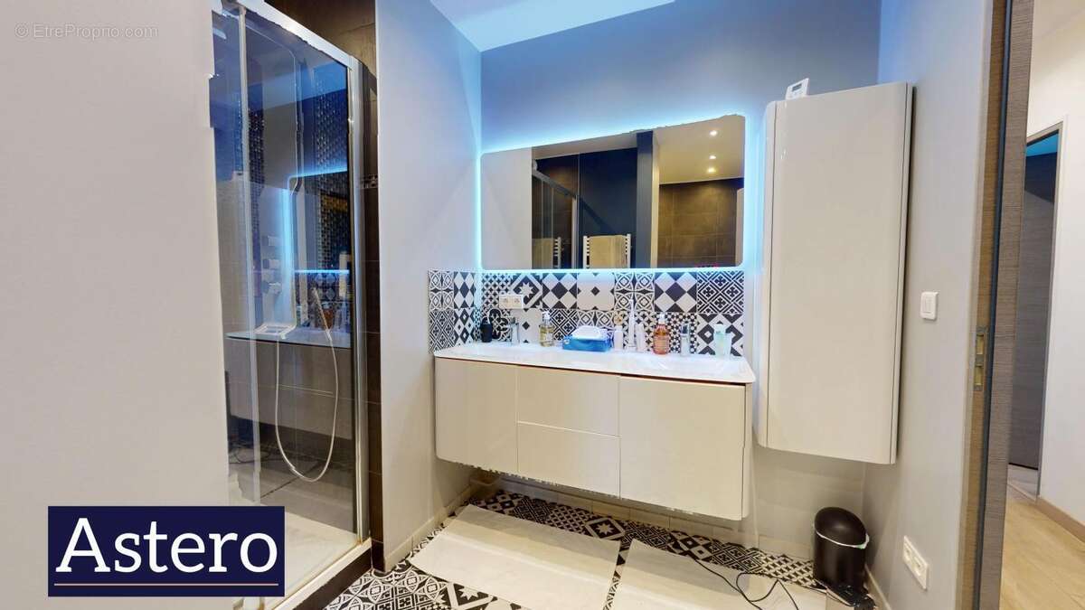 Appartement à COURBEVOIE